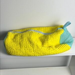 Soccer cleats cleaning kit to use in washing machine athletic gear football